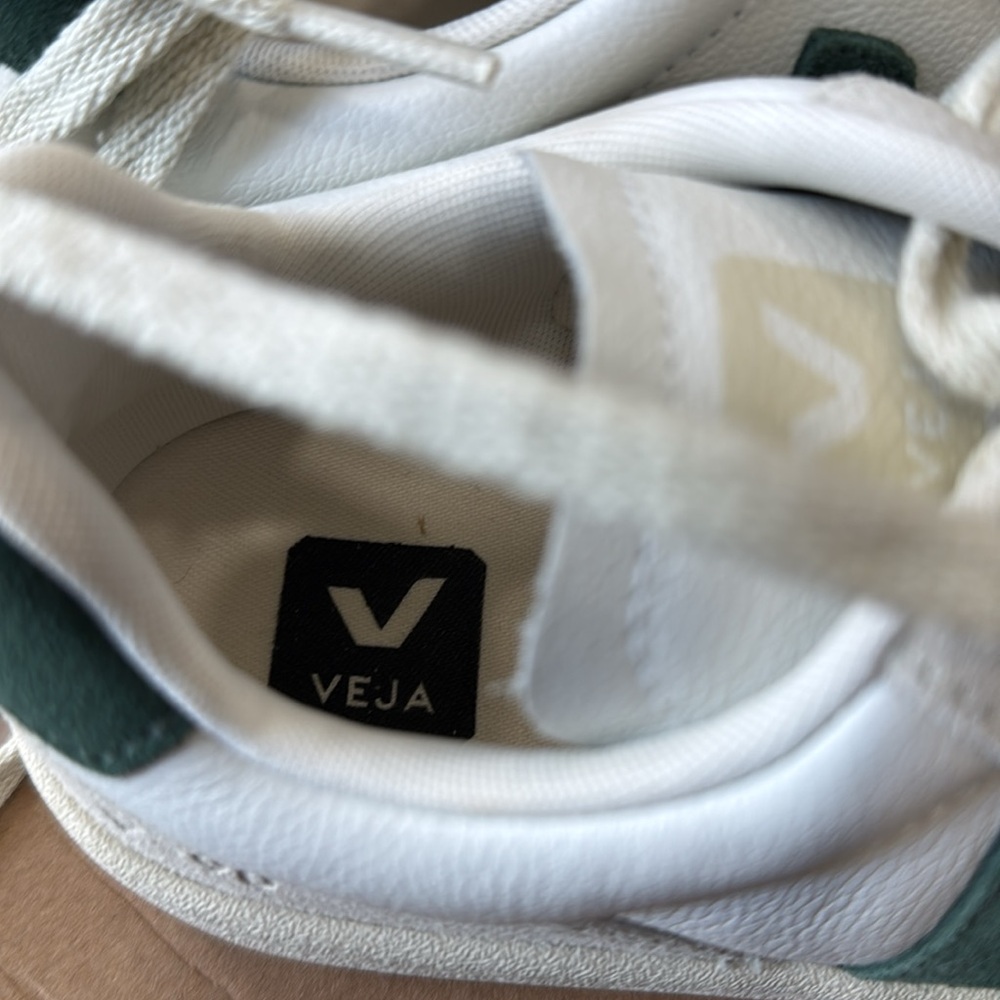 VEJA V-90 trainer in white/green - Picture 6 of 10